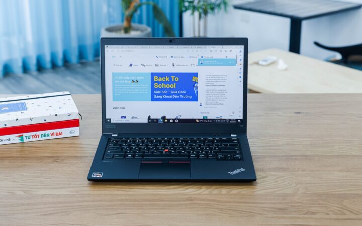 Laptop Lenovo ThinkPad T14 — zdjęcie ilustracyjne
